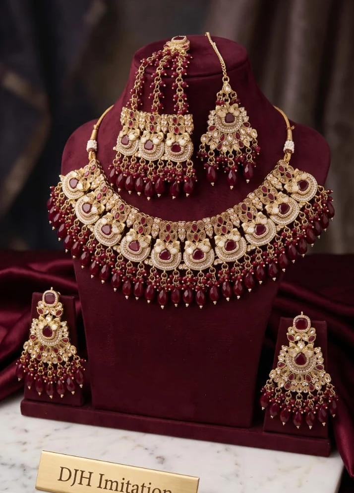 Featured jewellery from Hamza Jewells